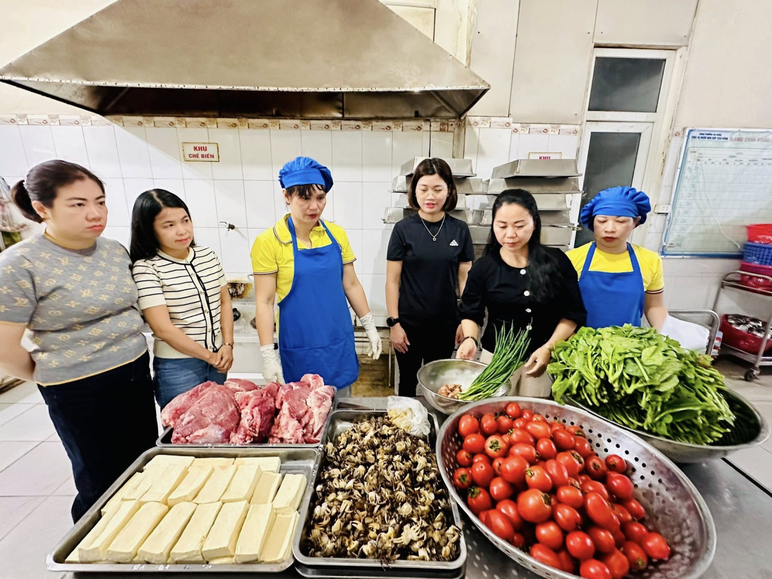 CÔNG TÁC ĐẢM BẢO VỆ SINH AN TOÀN THỰC PHẨM TẠI TRƯỜNG MN BÚP SEN HỒNG